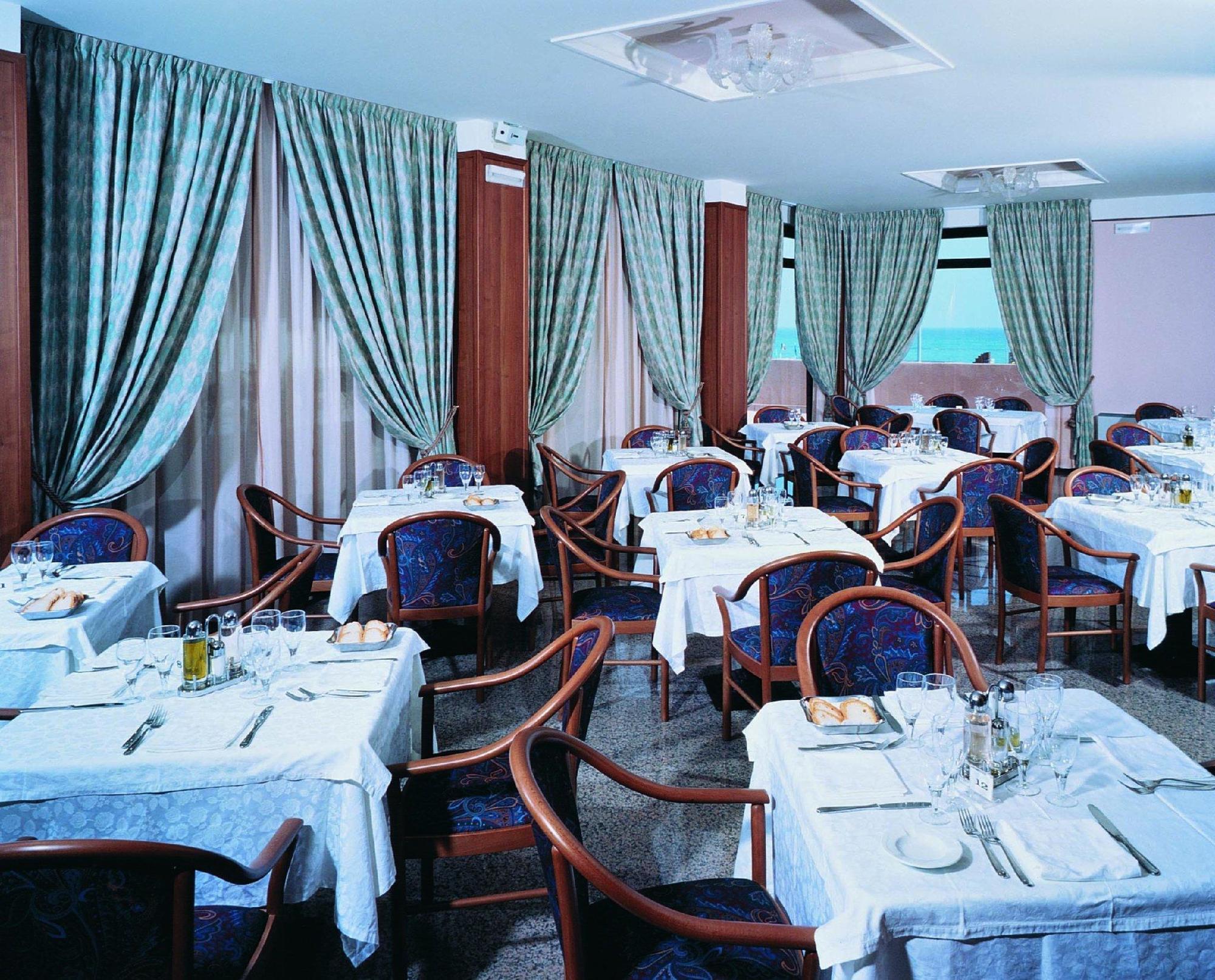 Hotel Rossini เปซาโร ร้านอาหาร รูปภาพ